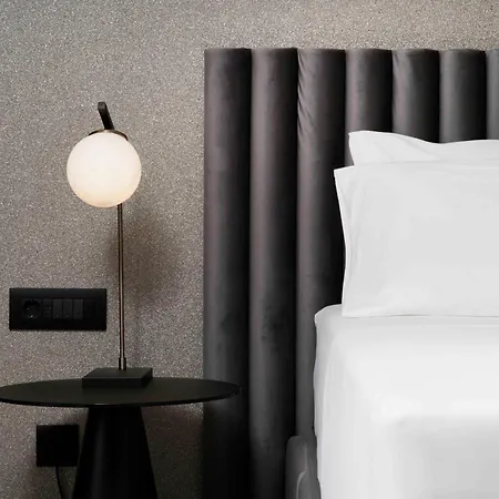 Patricia & Gemini Luxury Split